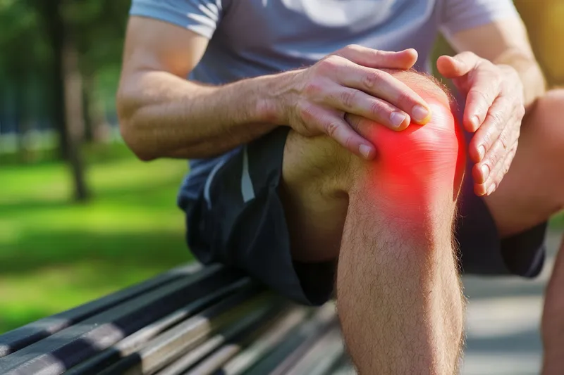 rodilla hinchada y dolor al doblar y caminar